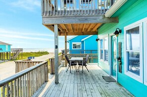 Outdoor dining - Las Brisas - Big Ocean Views, Easy Beach Access! (Surfside Beach)