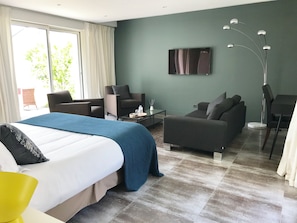 Decoración personalizada, muebles diferentes y escritorio