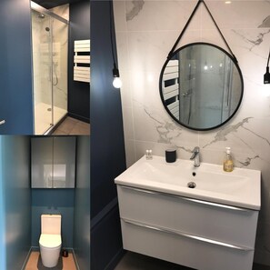 Suite, para no fumadores | Baño | Amenidades de baño gratuitas, secadora de cabello, toallas 