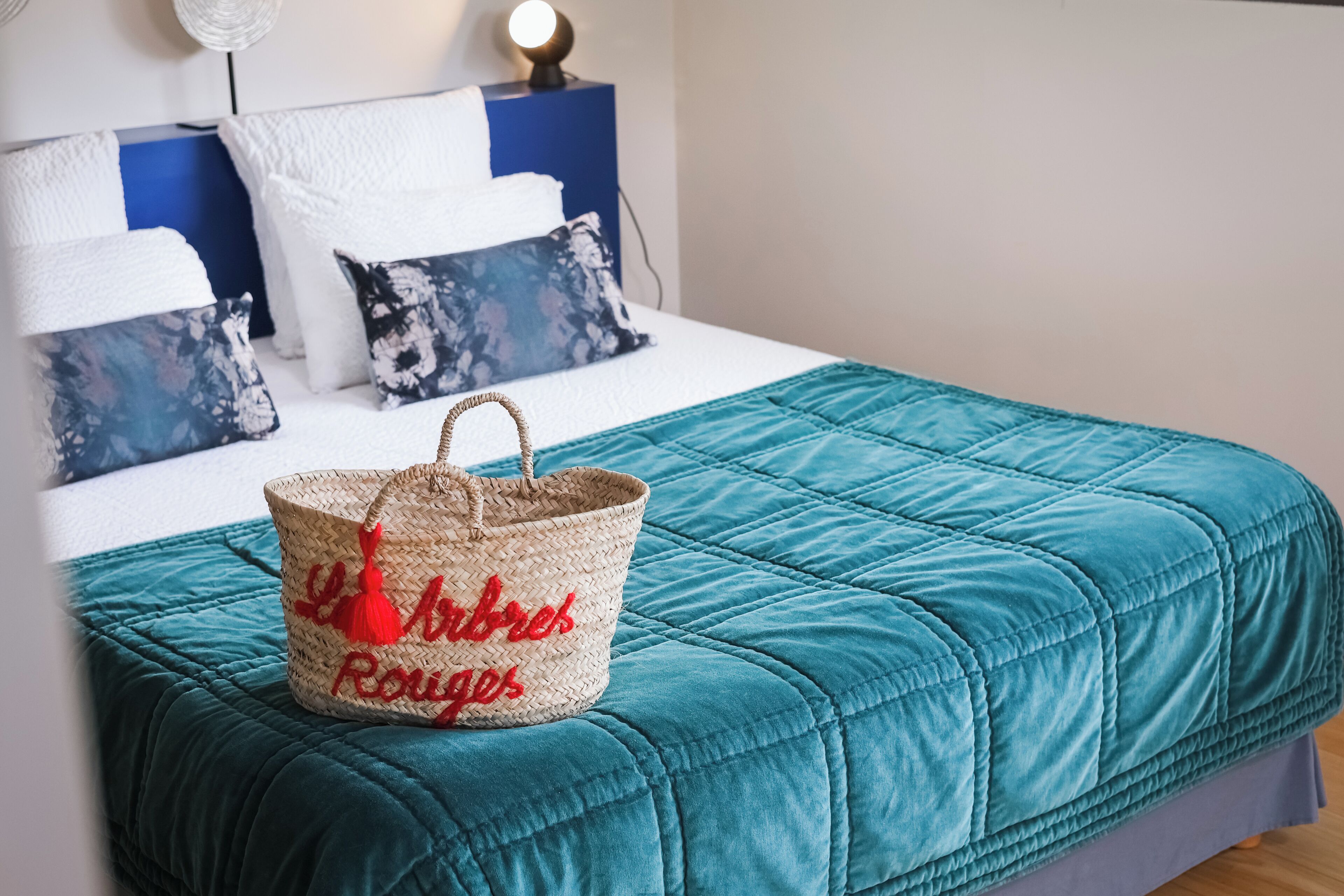 Habitación doble, vista al jardín (3) | Decoración personalizada, muebles diferentes y escritorio 