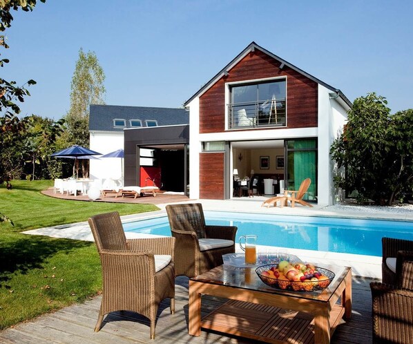 Outdoor dining - Les Arbres Rouges (Suce-sur-Erdre)