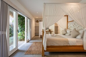 4 bedrooms, in-room safe, iron/ironing board, WiFi