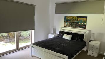 4 bedrooms, iron/ironing board, travel cot, free WiFi