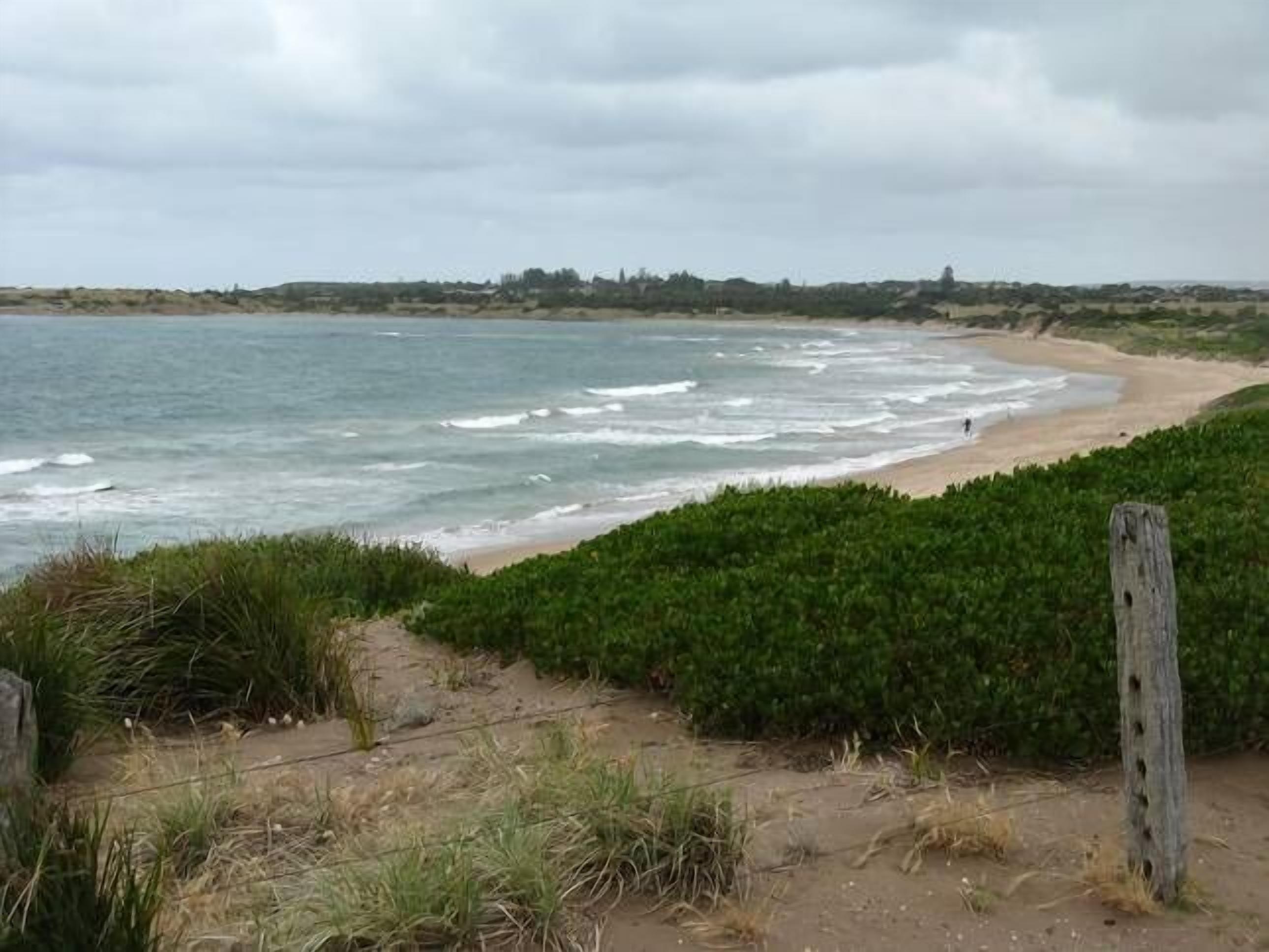 Relaxing cosy shack close to beach — image 10