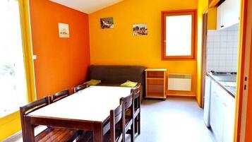 Family Cottage, Non Smoking, Lake View | Individually decorated, individually furnished