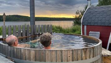 Outdoor spa tub