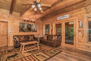Interior - Creekside Getaway: Top Amenities, Game Room, Fire Pit area on the creek, Ample Parking, Gatlinburg! (Pigeon Forge)