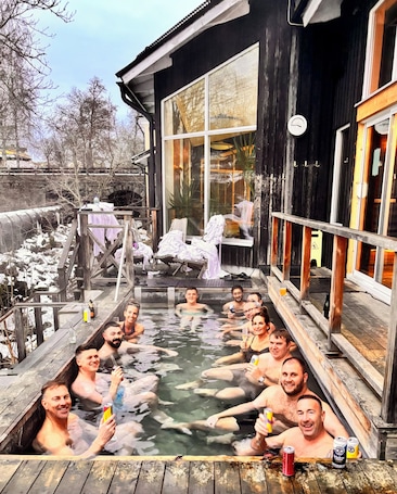 Sauna, body treatments, hot stone massages, Swedish massages, body wraps. Färna Herrgård & Spa