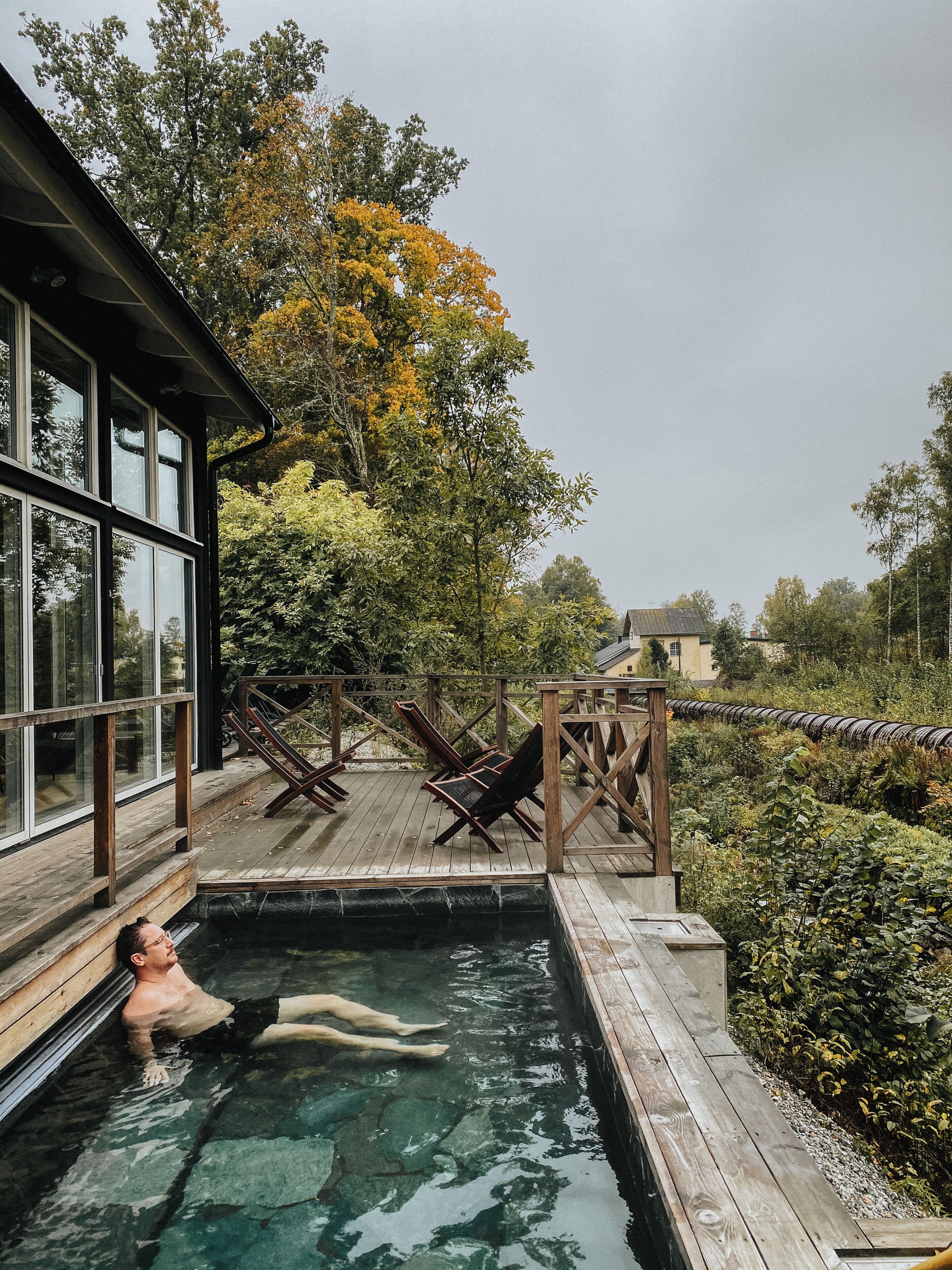 Bastu, kroppsbehandlingar, massage med varma stenar och klassisk massage