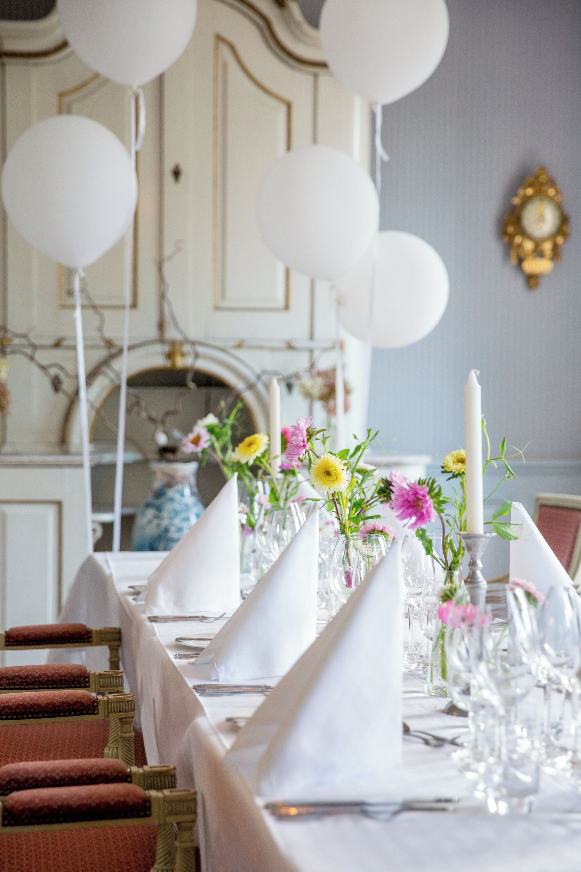 Der serveres frokost og aftensmad
