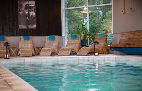 Un sauna, tratamientos corporales, masajes con piedras calientes