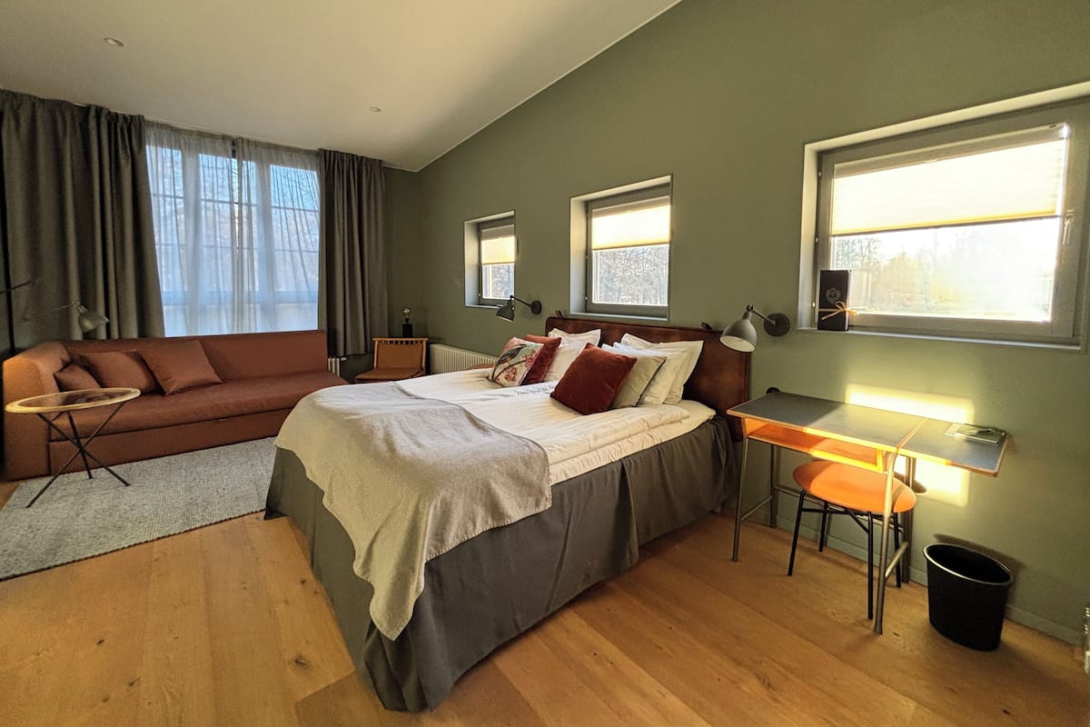 Double Room | Individually decorated, individually furnished, desk, laptop workspace