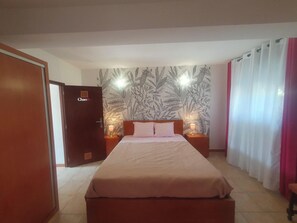 3 Schlafzimmer, Bügeleisen/Bügelbrett, Bettwäsche