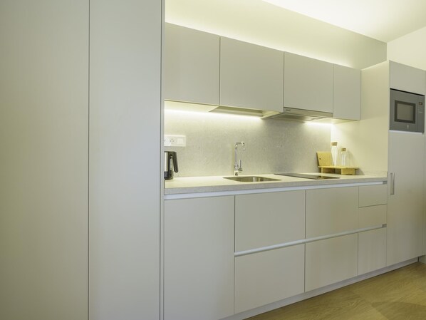 Refrigerador, microondas, lavavajillas, cafetera/tetera
