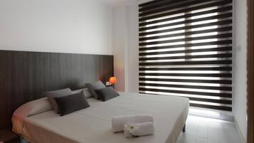 1 slaapkamer, een strijkplank/strijkijzer, internet, beddengoed