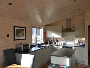 Premium Apartment, Ensuite, Courtyard View (Red Kite Lodge) - The Chiltern Lodges at Upper Farm Henton (Chinnor)