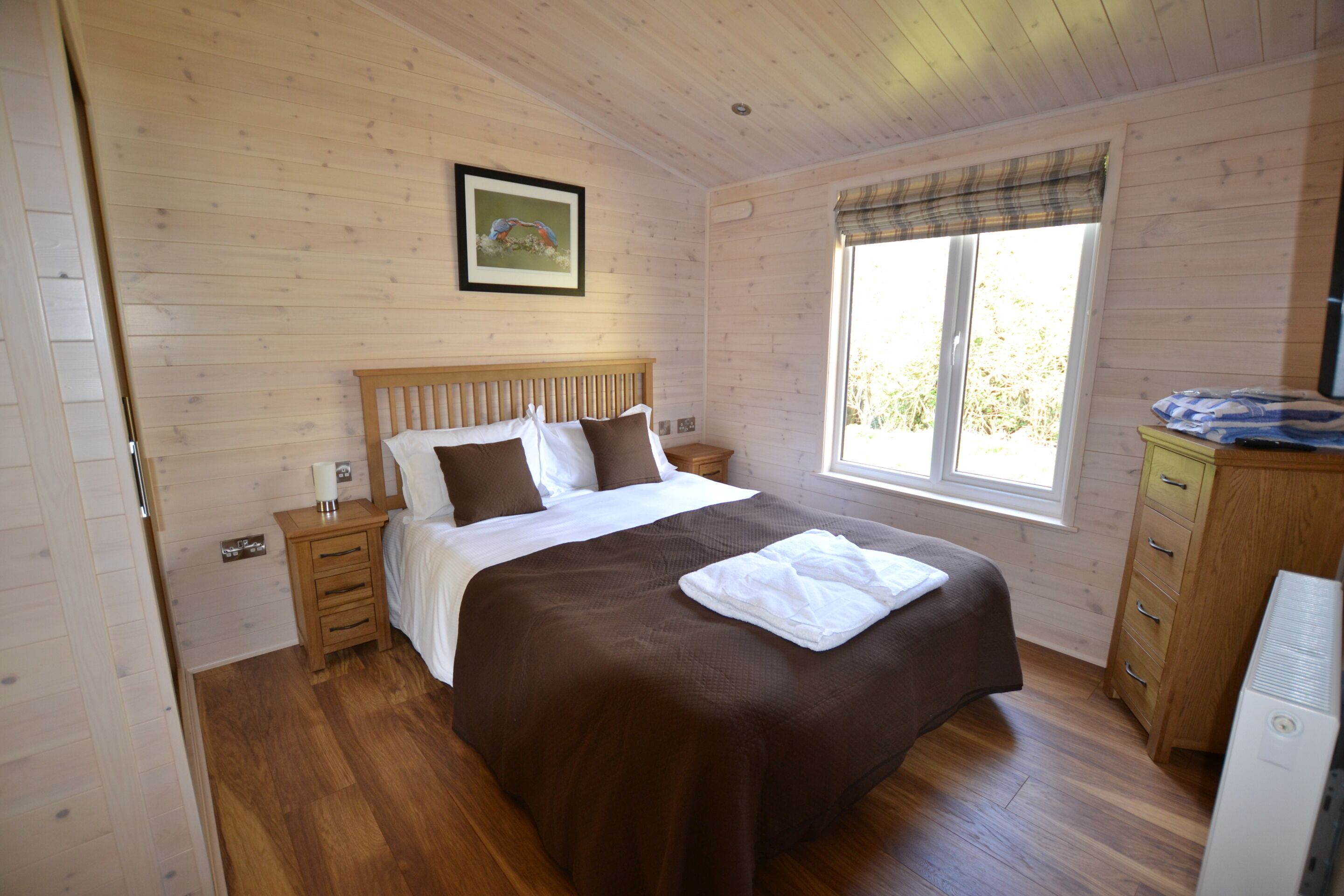 Luxury Apartment, Ensuite, Lake View (Kingfisher Lodge)