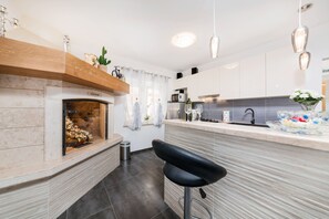 Kjøleskap, mikrobølgeovn, ovn og oppvaskmaskin