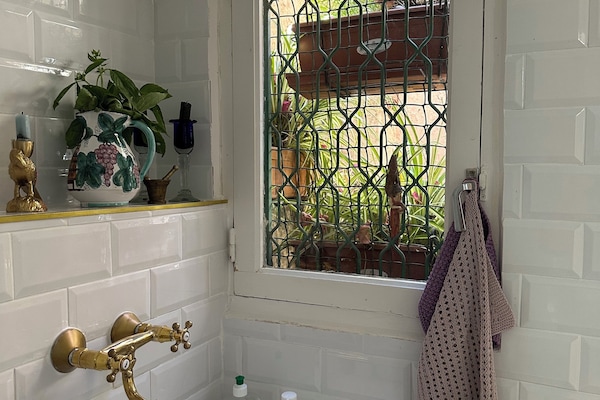 Kitchen with a window to the patio 🌸