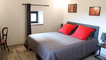 4 chambres, fer et planche à repasser, lit parapluie, Wi-Fi gratuit