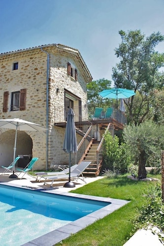 BEAUTIFUL GITE CENTRUM OF VALLON PONT D'ARC-cleaning and linen included