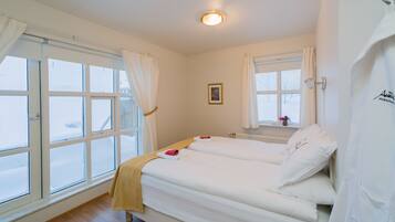 Verdunkelungsvorhänge, kostenlose Babybetten, kostenloses WLAN