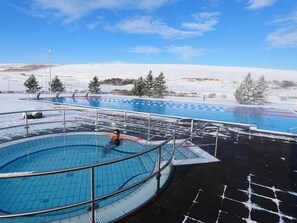 حمام سباحة خارجي