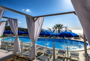 Outdoor pool - Guest House overlooking Capri Island (Massa Lubrense)
