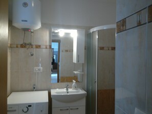 Apartment, 1 Bedroom (M2) | Bathroom | Shower, free toiletries, hair dryer, towels - Apartment MIMA (Umag)