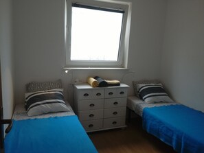 Huoneisto (Ground Floor) | 2 makuuhuonetta, silitysrauta/-lauta, vauvansängyt, ilmainen Wi-Fi