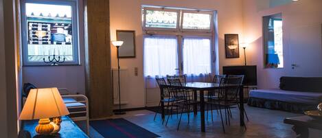 Spacious Industrial Loft - 4 Rooms - 2x Kitchen & 2x Bath | Coin séjour