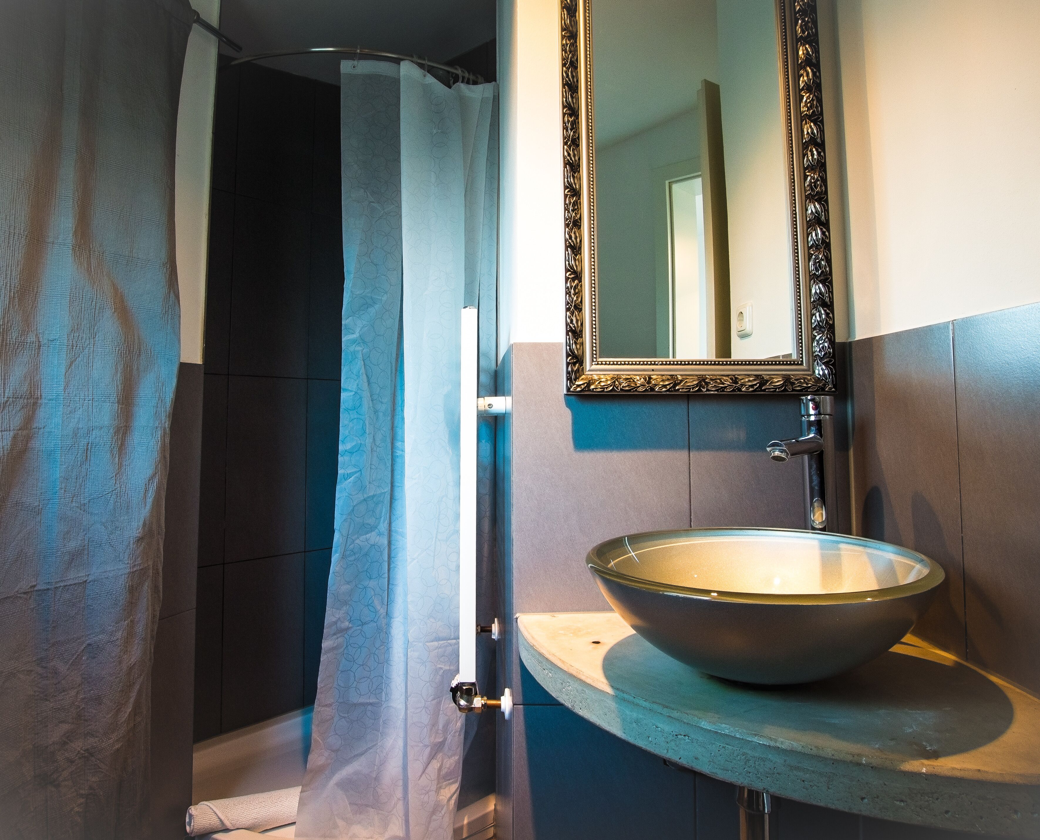 Spacious Industrial Loft - 4 Rooms - 2x Kitchen & 2x Bath | Bathroom | Shower, towels, toilet paper