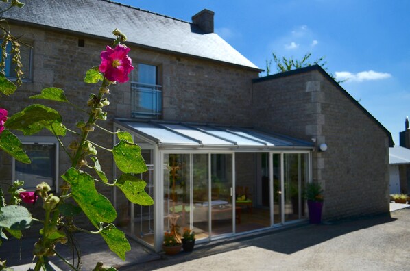 Exterior - Very nice renovated family house (DINAN)