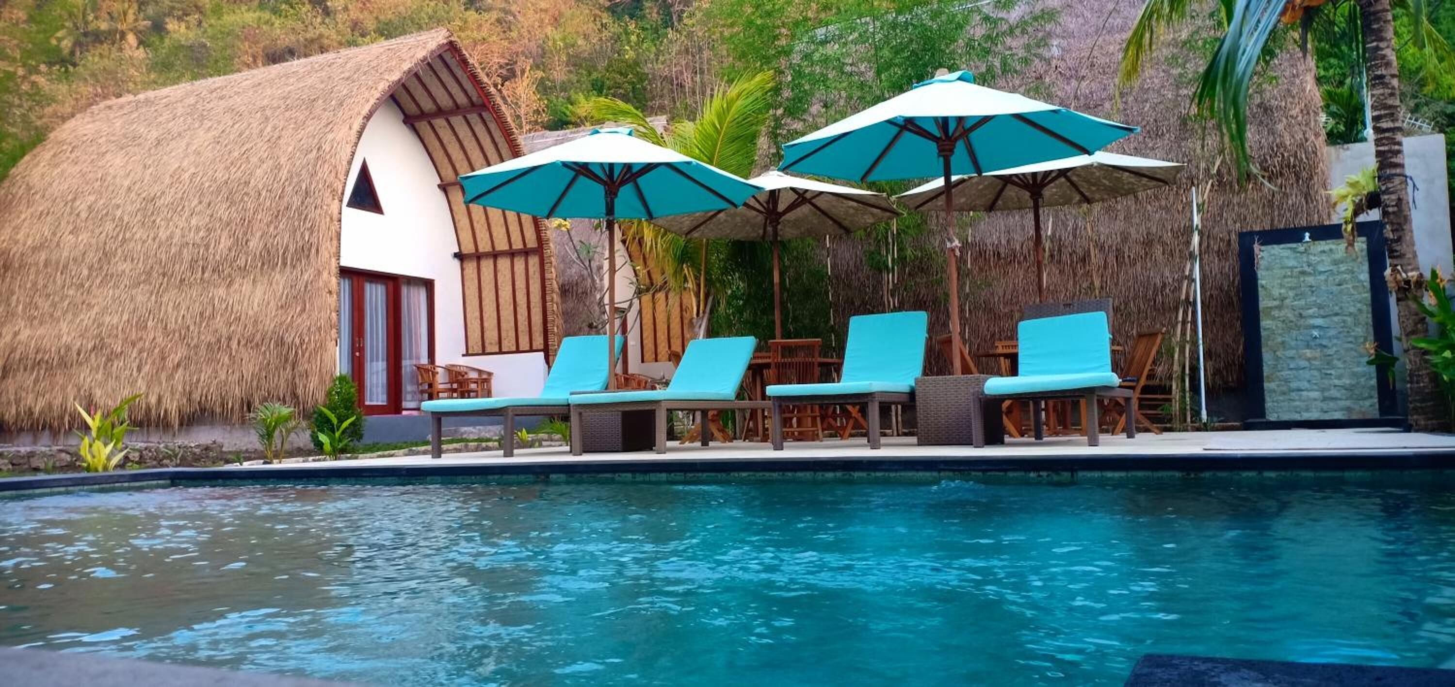 Outdoor pool, sun loungers