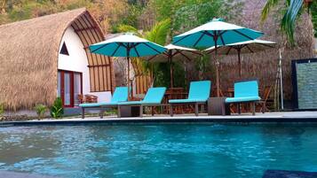 Outdoor pool, sun loungers