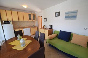 Apartment, 2 Bedrooms | Private kitchen