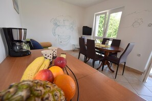 Apartment, 2 Schlafzimmer | Wohnzimmer | Flachbildfernseher