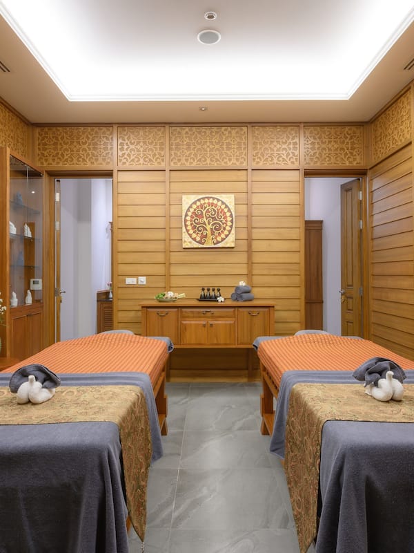 Soins corporels, soins d'aromathérapie, massages suédois, massages thaïs