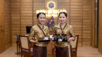 Soins corporels, soins d'aromathérapie, massages suédois, massages thaïs