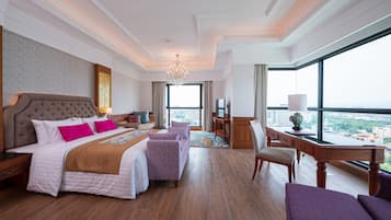 Royal Premier Suite | Μίνι μπαρ, χρηματοκιβώτιο στο δωμάτιο, μοναδική διακόσμηση