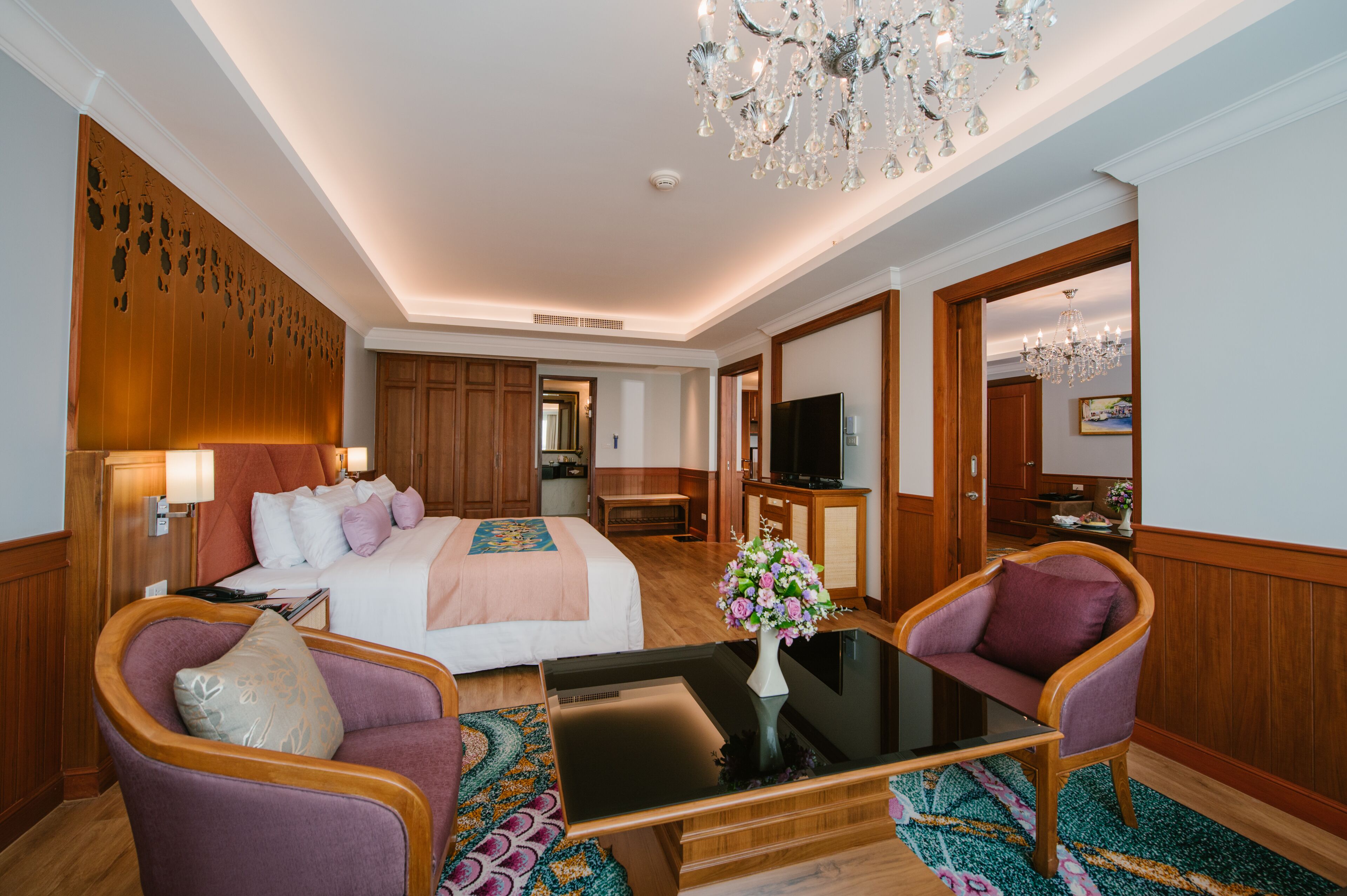 executive suite | 1 bedroom, minibar, in-room safe, individually decorated