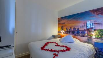 1 bedroom, individually decorated, individually furnished, desk