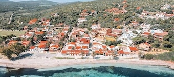 Nea Villa, for 11 people, swimming pool, panoramic terrace, 70 mt from the beach