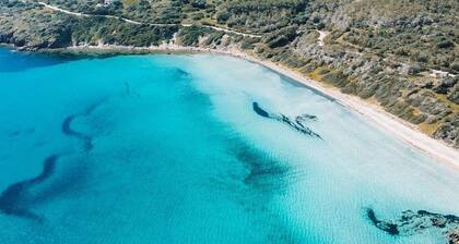 Nea Villa, pour 11 personnes, piscine, terrasse panoramique, Ă 70 mt de la plage