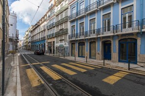 Exterior - High Ceiling Duplex Apartment (Lisboa)