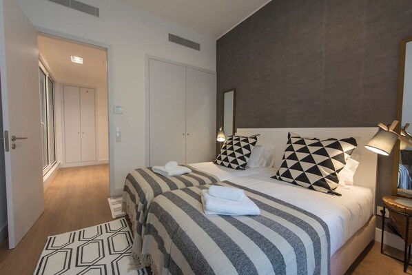 2 bedrooms, iron/ironing board, internet, bed sheets