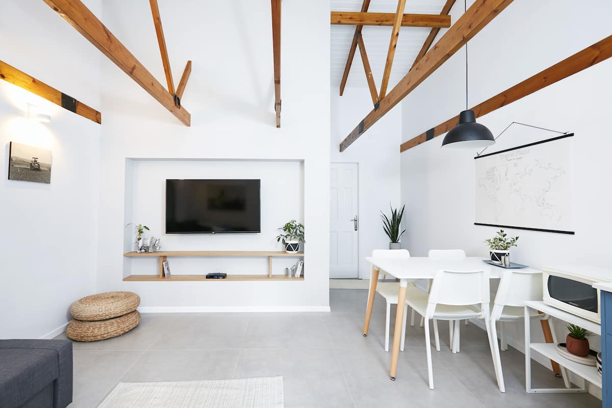 37-inch flat-screen tv with cable channels, tv