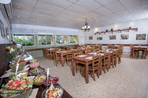 Daily full breakfast (ILS 45 per person)