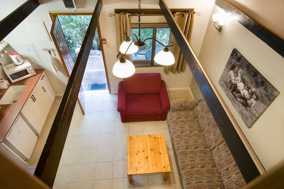 37-inch flat-screen tv with cable channels, tv