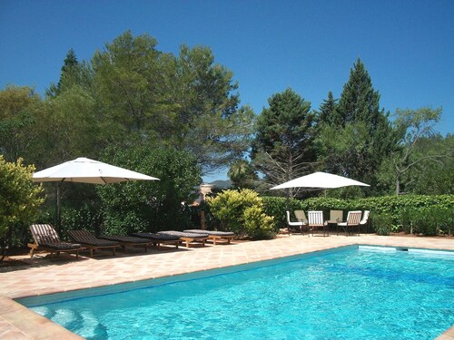 Country villa ideal for 6, private pool, fenced garden, central on the island. 